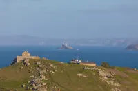 Stunning 5 Bedroom Holiday Home, with Amazing Sea Views, Garden and Parking