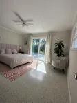 2 Bedrooms, Bay WaterViews, Beaches, shops, Marina, fishing, all near by