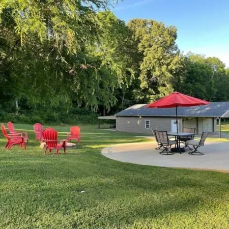 Hilltop Hideaway w/ Hot Tub Close to Nashville