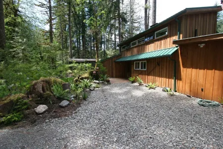 River Front on the South Fork of The Stillaguamish River Отели в г. Верлот