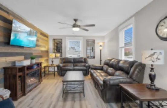 Take In MQT - Convenient Main Apt, Walking Range!