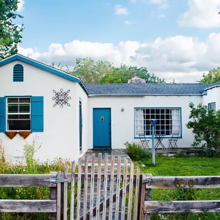Walk to Main St! 20 min drive to Whitney Portal. High speed internet