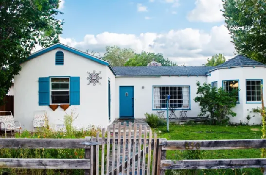 Walk to Main St! 20 min drive to Whitney Portal. High speed internet