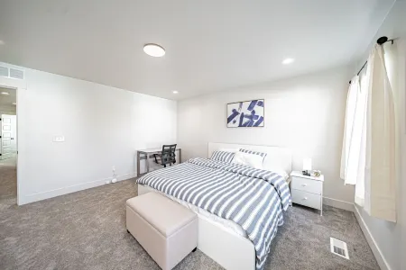 Elegant Townhouse in Ammon, Idaho Отели в г. Аммон