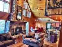 Luxury 2 Story Crown King Cabin, Large balcony, Hiking, Fishing, Mountain Views