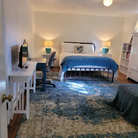 Beautifully furnished, spacious, comfortable. 1 block to campus.
