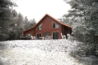 Brand NEW Cabin in the Pines w Private Lake