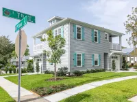 2 Min Walk to Downtown/King Bed /Golf Cart Rental/Pet Friendly! Hotels in Mount Dora