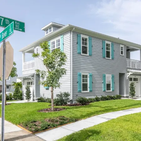 2 Min Walk to Downtown/King Bed /Golf Cart Rental/Pet Friendly!