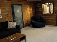 Walden’s Gingerbread House - A Basecamp for Groups, Fenced Yard, Pet Friendly Hotels in Jackson County