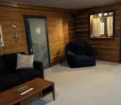 Walden’s Gingerbread House - A Basecamp for Groups, Fenced Yard, Pet Friendly