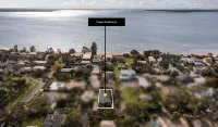 Close to beach, quiet neigbourhood. close to town shops & restaurants