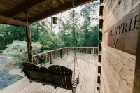 VALKYRIE Secluded Romantic River Cabin River and Mountain Views Log/Stone Cabin