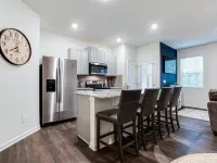 A Traveler’s dream; Private Townhome 15min to Airport in peaceful Union City Hotels in Union City
