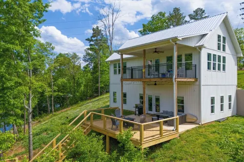 Lakefront Luxury Retreat, Kayaks, Game Room, Firepit, Pool Table & Private Dock
