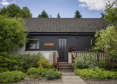 Beautiful 2 bed cottage, peaceful location in Scottish Highlands; pet friendly