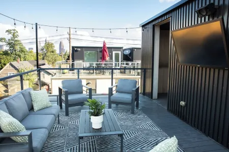 Tremont Black : Rooftop Patio : Location!