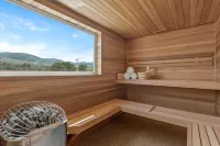 Brand New Luxury Beach Home w Hot Tub & Sauna