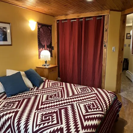 Village Nook,1 BR Apt.-on the Rail Trail, easy walk downtown.