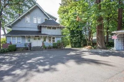 Water view Studio Unit Hotels near Lakewood