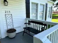 Modern Cottage in Downtown Benton