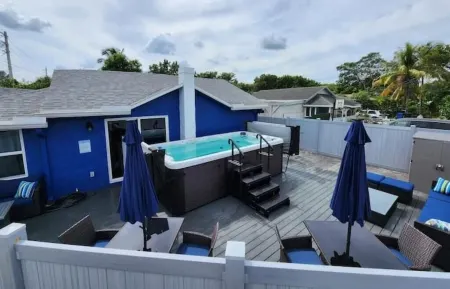 ◈ 3Bed/3Bath ◈  Heated Pool ◈ <10 Mins from Beach