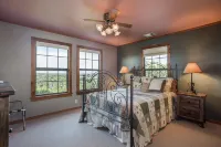 "Top 11 coolest cabins in Texas" tripstodiscover.com