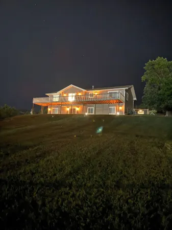 Spacious 5-Bedroom Home Blocks away from Downtown nestled in Below STURGIS Sign Отели рядом с достопримечательностью «Days End Campground, Cabins and RV Park»