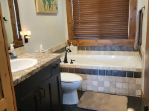 LUXURY Loft on Multi-Million 4 acre Estate in charming, Swiss town ミッドウェイのホテル