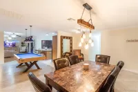 Sailfish Cove –Tropical Escape Minutes from Delray