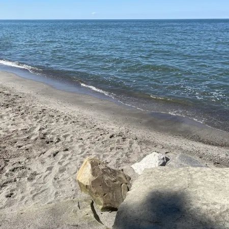 Cozy cottage with lake view! 20 min from Cedar Point, Kalahari, & Sports Force!