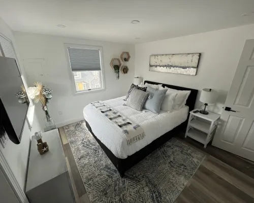 Walking-distance to town, shops, restaurants & ferry! Hotels in Tisbury