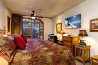 Best Location on Historic Main St, Steps Away from Town Lift!