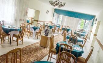 Oktyabr' Hotel