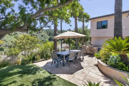 Gorgeous unique villa W/pool, spa & SWEEPING view