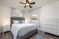 Heated POOL Oasis DOG/FAMILY Welcome! 6mi-BEACHES & 2mi to DWTN! Fast/Free WI-FI Hotels near Walmart Supercenter