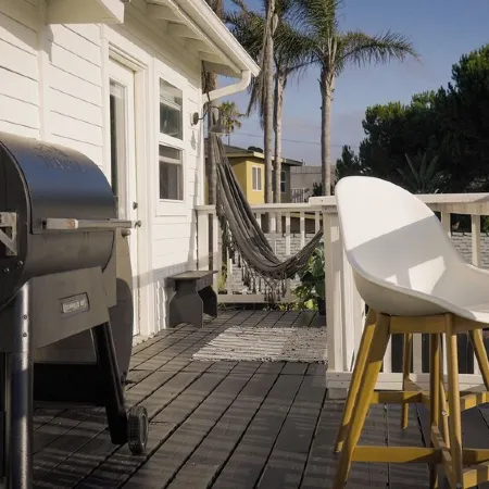 Oceanview Family Friendly and Quiet Poolside Oasis in Marvelous Oceanside