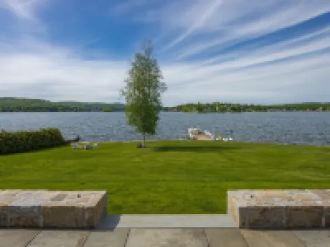 Candlewood Lakefront 3bd/ 2 bath house w/ 180 degree views! โรงแรมในแดนเบอรี