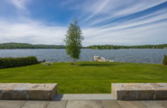 Candlewood Lakefront 3bd/ 2 bath house w/ 180 degree views!