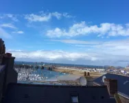 COMFORTABLE APARTMENT IN FRONT OF THE BEACH SEA VIEW AND ST MALO INTRA-MUROS