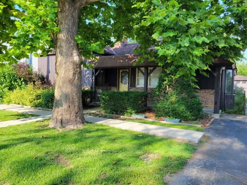 3-bedroom, fully-furnished home in the country w/enclosed backyard