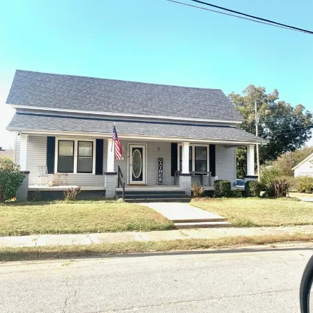 Bison Hall 7, no cleaning fee, near court square