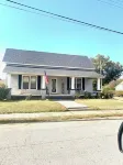 Bison Hall 7, no cleaning fee, near court square - 3-Star