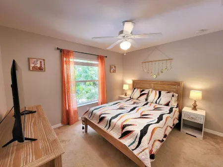 Beautiful Heated Pool House with Backyard Oasis