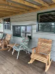 2 bedroom 1 bath cabin with privacy, 1 mile from main highway