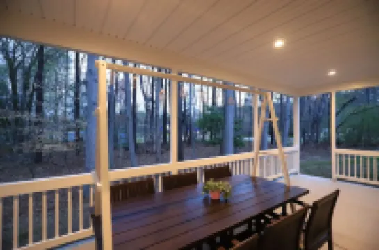 8 Miles to Bush Gardens/5 Bedroom Rancher with 2 Master's/ Playground/Backyard