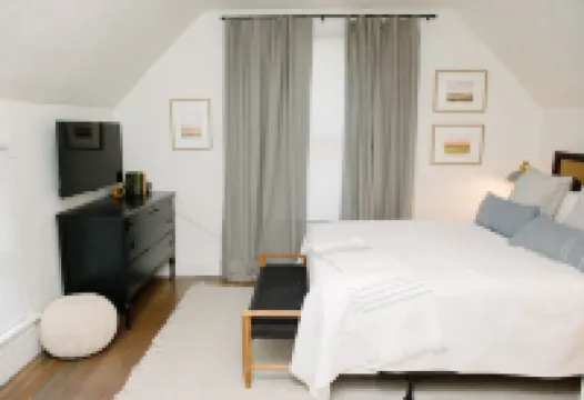 Downtown & Campus Wifi with Netflix 2Br 1Ba