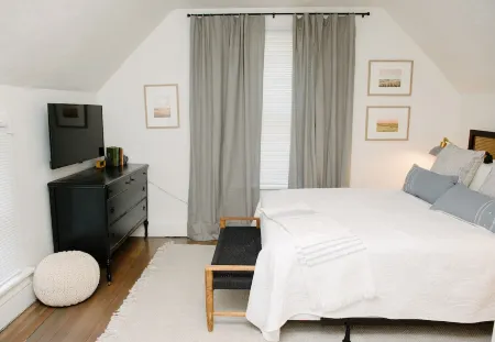 Downtown & Campus Wifi with Netflix 2Br 1Ba