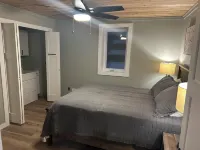 Escape to Tranquility, Private Cabin in the Woods only 5 Miles to Torch Lake!