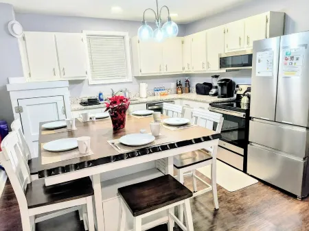 Pet-Friendly 3Bd/2BA Entire Home Near Downtown, Colleges, Tanger, Coliseum